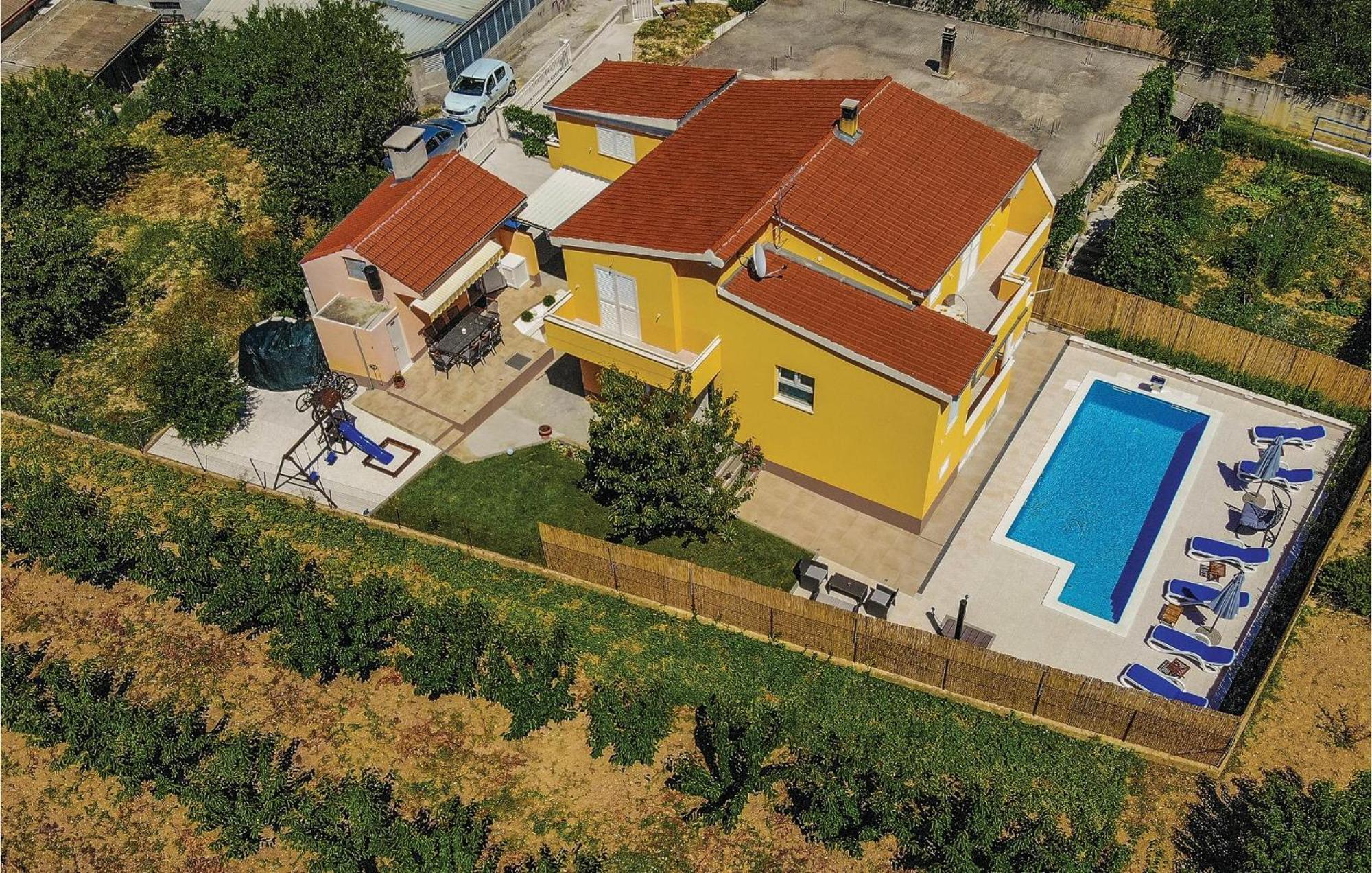 Stunning In Kastel Luksic With Kitchen Holiday home *